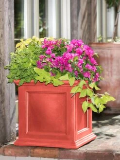 Fairfield Self-Watering Square Planter, 20” X 20” -GardenPro Shop 39 618 08477 tif