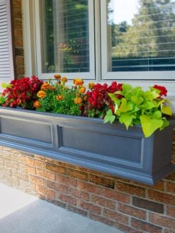 Fairfield Self-Watering Window Box, 4’ -GardenPro Shop 39345 100V tif