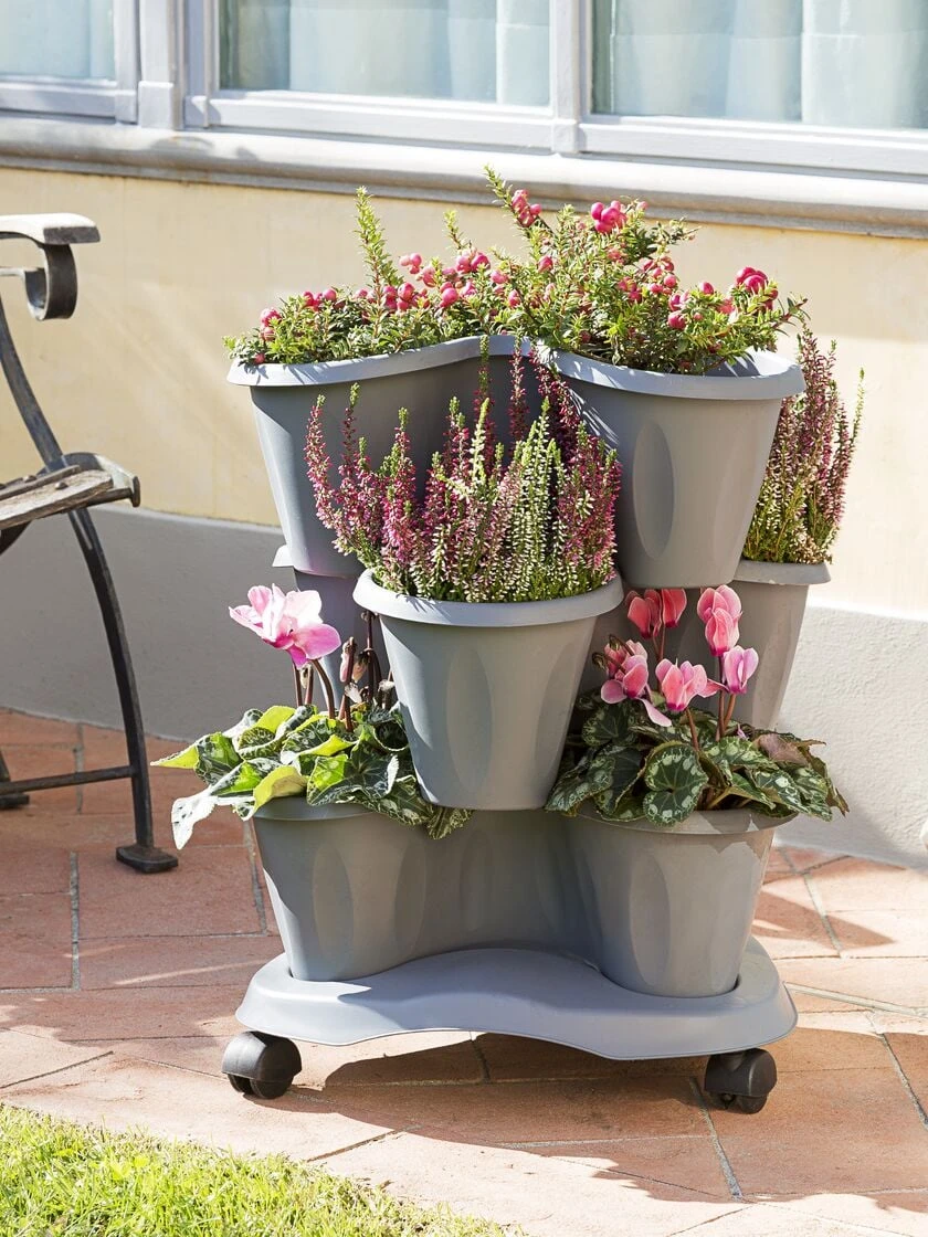 Trifoglio 3-Tier Planter On Wheels 1 Trifoglio 3-Tier Planter On Wheels
