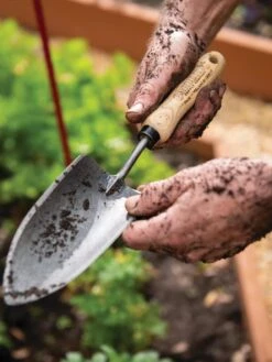 Gardener's Lifetime Trowel -GardenPro Shop 8586972 3242 tif