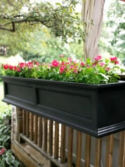 Fairfield Self-Watering Window Box, 5’ -GardenPro Shop 8588938 101V tif