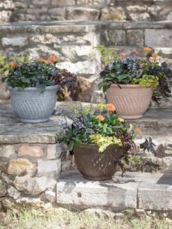 Mazzano Self-Watering Planters -GardenPro Shop 8596563 4899 tif