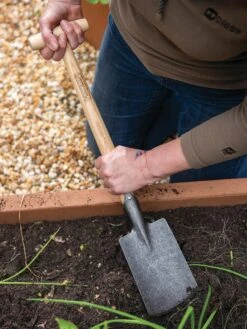 Gardener’s Lifetime Perennial Spade With Short T-Handle -GardenPro Shop 8600310 3318 tif