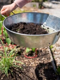 Gardener's Compost Soil Sifter -GardenPro Shop 8611018 160 tif